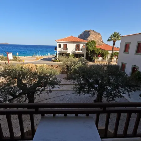 το λουλούδι της μονεμβασιάς 3* Μονεμβασιά