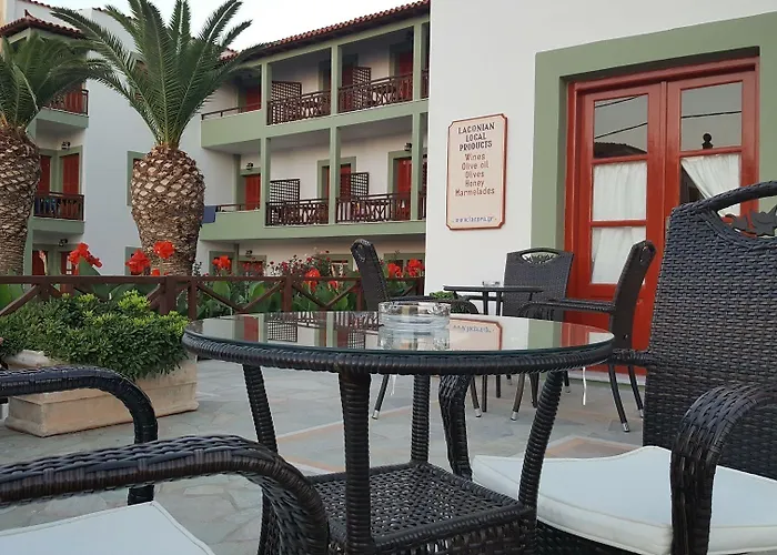 호텔 The Flower Of 모넴바시아